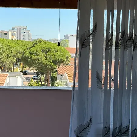 Apartamento Albania Penthouse Escape *